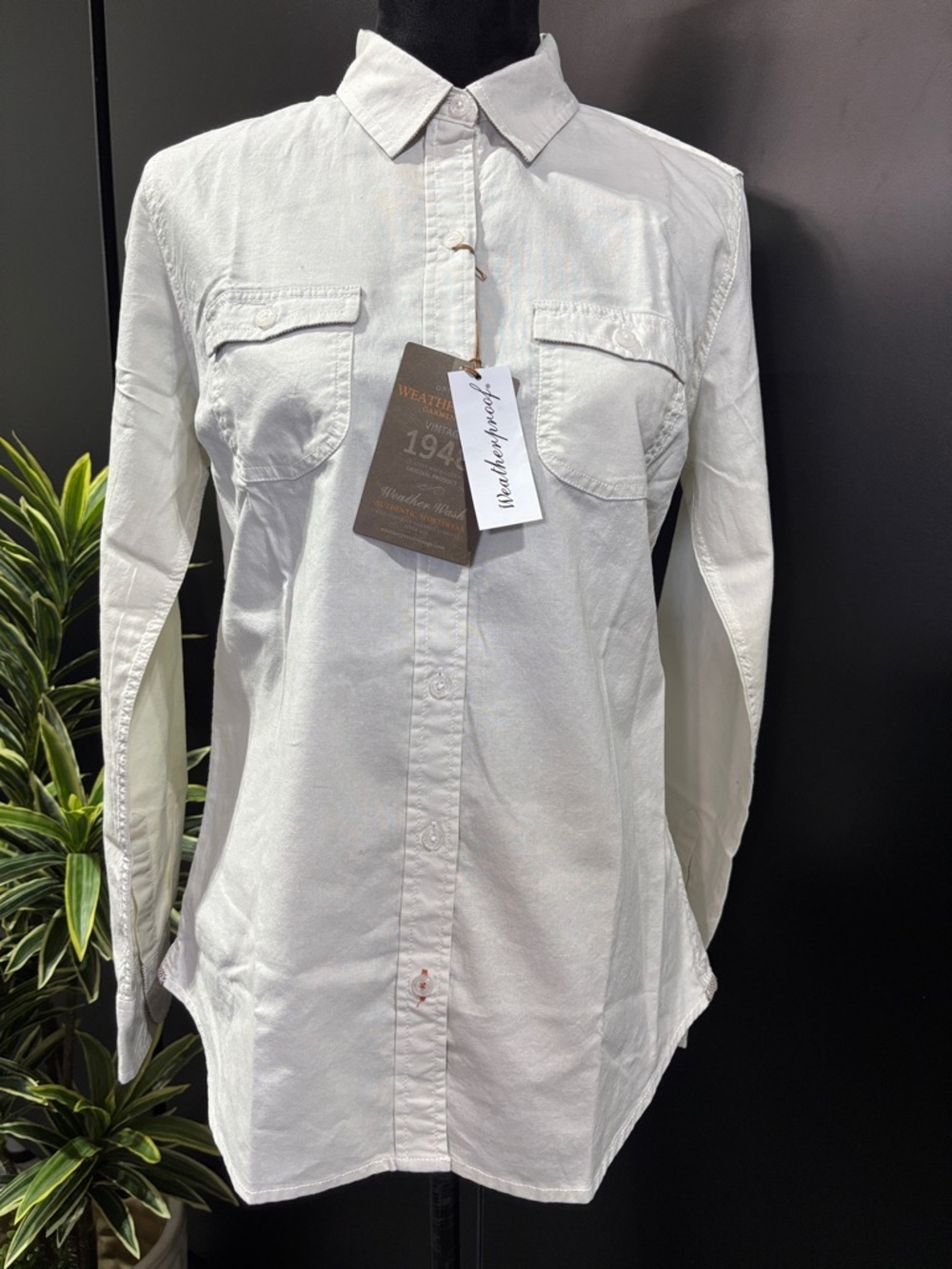 Weatherproof Vintage Weather Wash 100% cotton, button chest pockets,